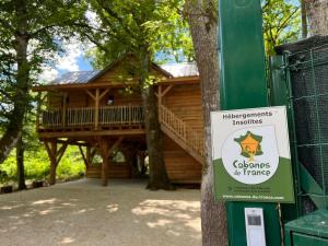Chalets Charmante Cabane dans les arbres avec jacuzzi et sauna : photos des chambres