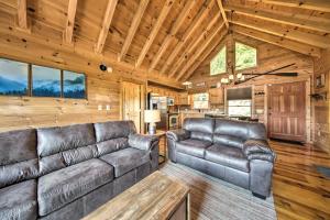 Secluded Blue Ridge Cabin Walk to Trails!