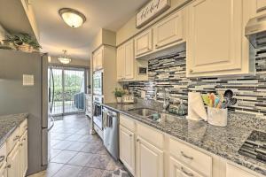 Beautiful Hot Springs Condo with Lake Hamilton Views