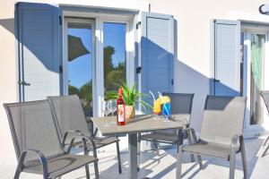 Windrose Apartments - Shared Pool