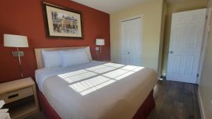 Sahara Courtyard Inn & Suites Osoyoos