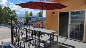 Sahara Courtyard Inn & Suites Osoyoos