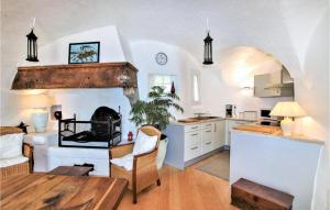 Maisons de vacances Beautiful Home In Clon Dandran With 2 Bedrooms, Wifi And Private Swimming Pool : photos des chambres