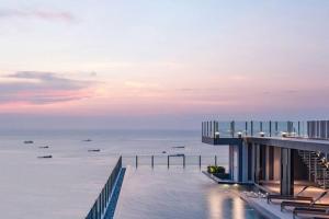 The Base condo center of pattaya rooftop swimming pool
