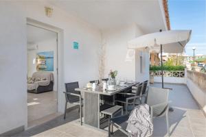 Casa Blanca, pool and beach