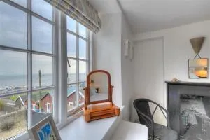 10 Cobb Terrace - Lyme Regis