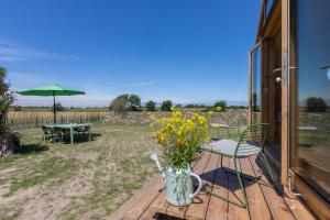 Welcome in - Wikkelhouse met grote tuin en 2 terrassen, Kon Emmaweg 6 Vrouwenpolder