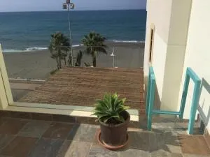 Precioso alojamiento en primera línea de playa - La Caleta