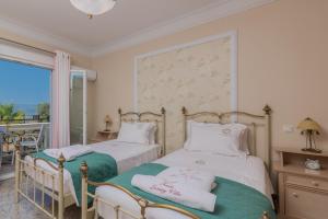 Frido Luxury Villa with Jacuzzi