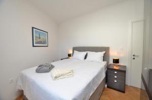 New apartment with terrace and sea view 1