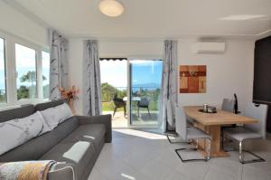 New apartment with terrace and sea view 1