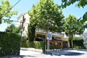 Hotel Freedom - Tale