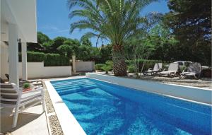 Awesome apartment in Makarska with WiFi Outdoor swimming pool and Heated swimming pool
