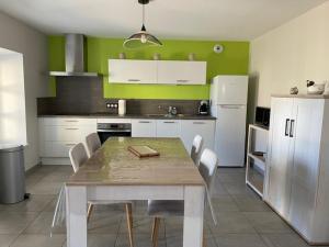 Maisons de vacances Gite les 3 eucalyptus : photos des chambres