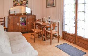 Appartements Awesome apartment in Limeuil with 2 Bedrooms and Outdoor swimming pool : photos des chambres