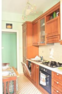 apartment at Colosseo with terrace overlooking the garden by LYON