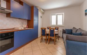 Lovely Apartment In Pakostane With Kitchen