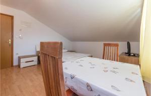 Nice Apartment In Pakostane With Wifi