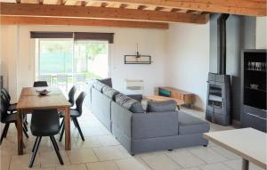 Maisons de vacances Stunning Home In Nimes : photos des chambres