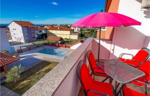 Beautiful Apartment In Banjol With 2 Bedrooms, Wifi And Outdoor Swimming Pool