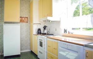 Awesome Home In Fitjar With Wifi