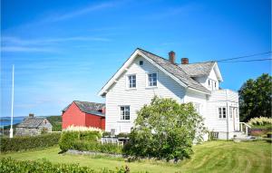 Awesome Home In Fitjar With Wifi