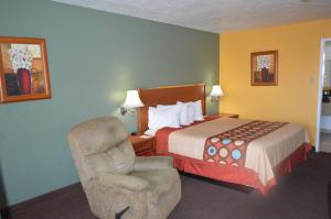 King Room - Non-Smoking room in Super 8 by Wyndham St. George UT