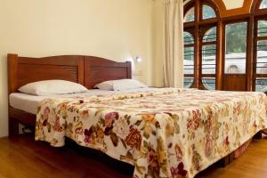 Aqua Castle Houseboat - by Aqua Jumbo Houseboats