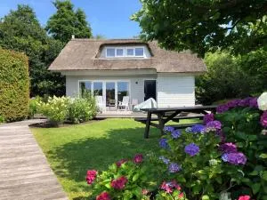 Idyllic Lakehouse - dog is welcome fenced garden - Lettelbert