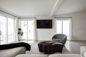 Desert Haus: Modern Luxury Home + Private Pool