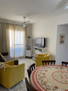 Apartamento Ubatuba, Itaguá, bem localizado, duas vagas de garagem