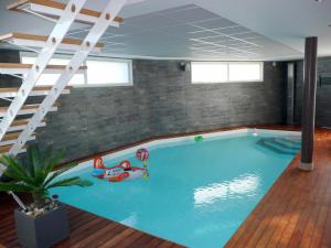 Maisons de vacances Holiday home with indoor pool, jacuzzi and sauna, Plouarzel : photos des chambres