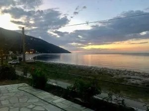 Seaside Villa Eleni - Agii Saranta