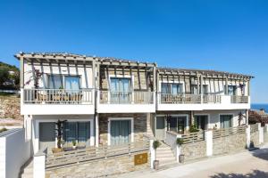 HeliaSeasons Apartments