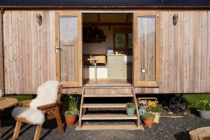 Little Ash Glamping - Luxury Shepherds Huts