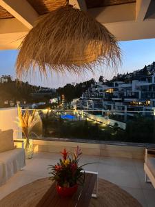 Tropical penthouse with big roof terrace