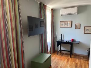 Appartement mignon calme douillet ascenseur clim étage élevé proche parking et toutes commodités au coeur du Toulon historique