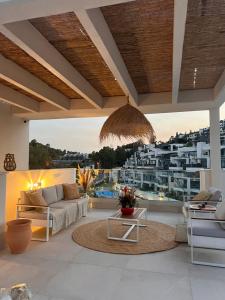 Tropical penthouse with big roof terrace