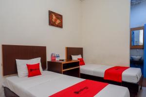 RedDoorz Syariah At Namira Hotel