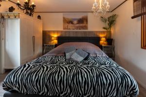 Chalet Heppie People