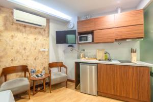 22Land Moon West Lake