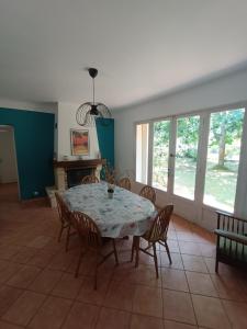 Maisons de vacances Maison dans le centre de messanges : photos des chambres