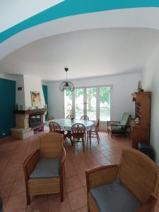 Maisons de vacances Maison dans le centre de messanges : photos des chambres