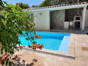 Maisons de vacances Dependance avec piscine et jardin prives sans vis-a-vis : photos des chambres