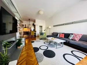 My Home in Prishtina - Spacious & Cozy 2BR Apartment with Balcony - Qakllavicë