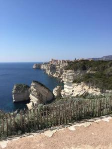 Appartements Appartement duplex plein sud sur le port de Bonifacio : photos des chambres