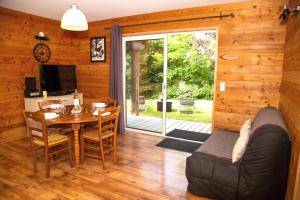 Maisons de vacances Les Chalets de Barruerot - Spa : photos des chambres