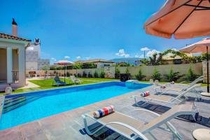 Villa Sofinta by Villa Plus