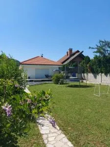 Little Aria - Mahala