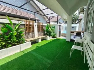 RUMAH AINA Homestay Bukit Changgang Private Pool - Kampong Labohan Dagang